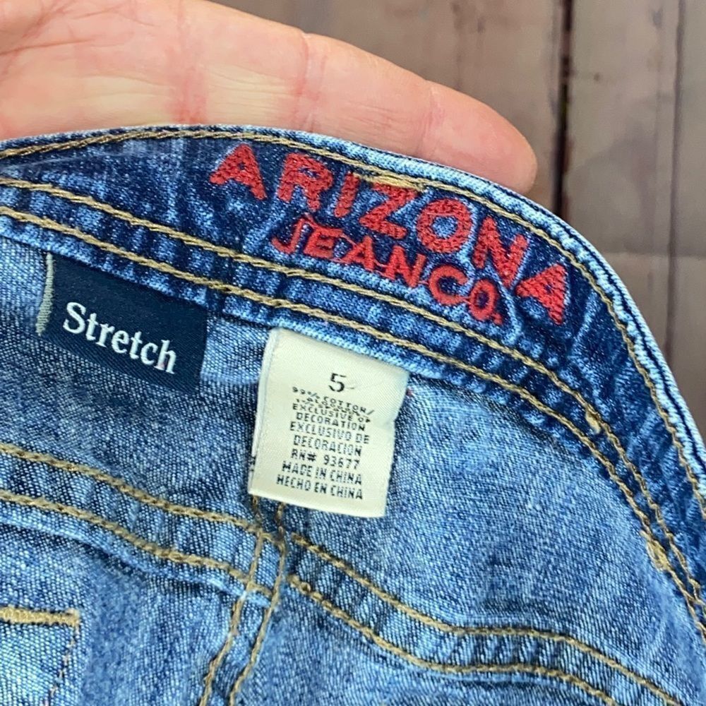 Women’s distressed denim shorts size 5 from Arizona Jean Co - Picture 4 of 4